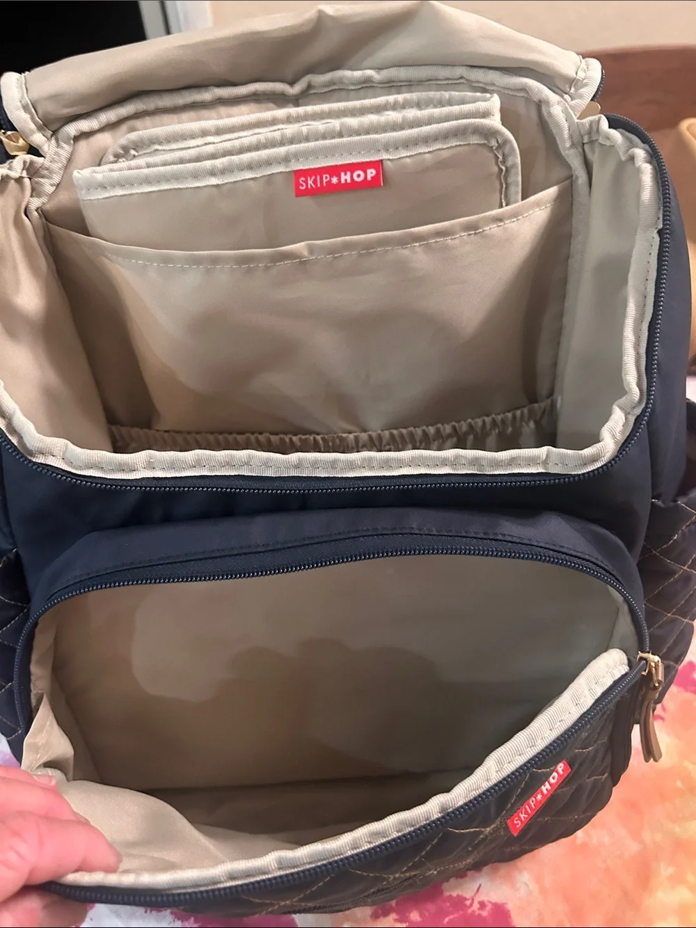Skip hop Forma Diaper bag with pad